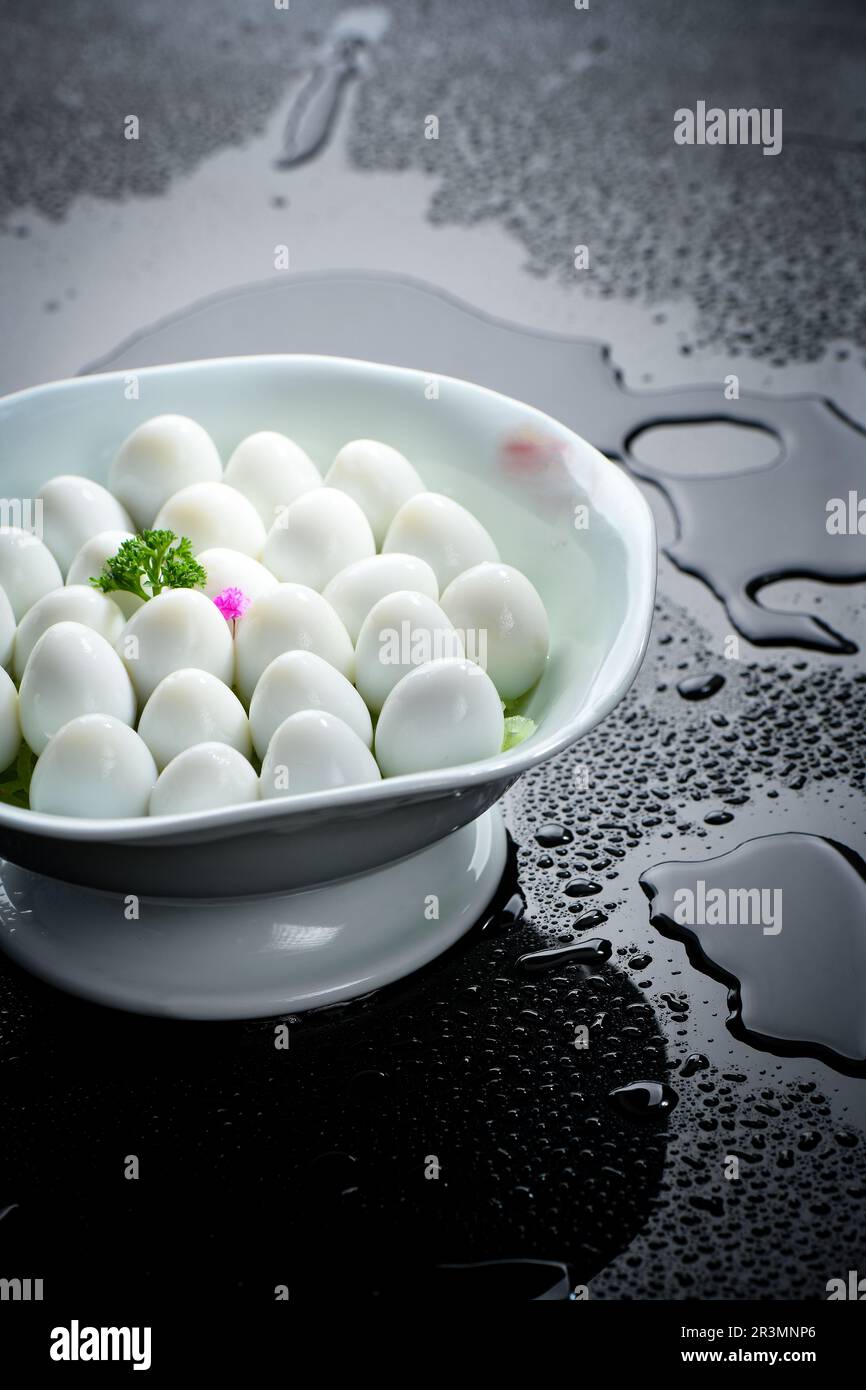 Chinesischer Hot Pot: Wachteleier Stockfoto