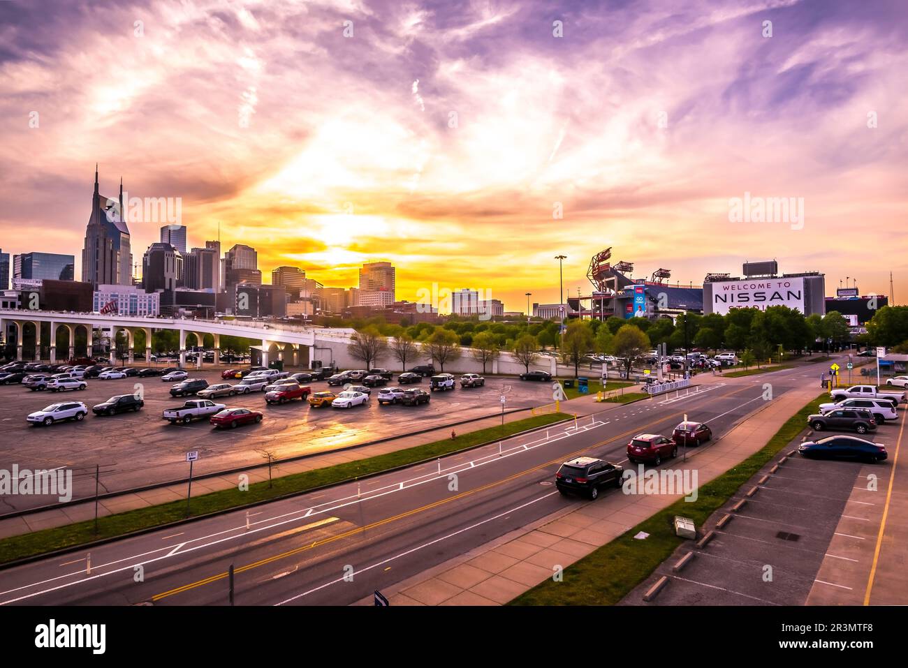 Die Skyline von Nashville Tennessee an der Shelby Street Bridge Stockfoto