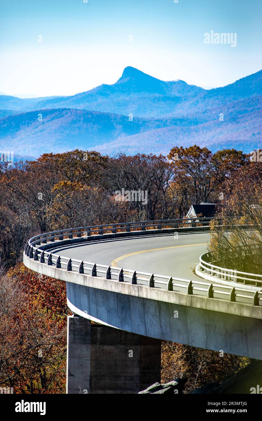 Linn Cove Viaduct nahe Grandfather Mountain, North Carolina Stockfoto