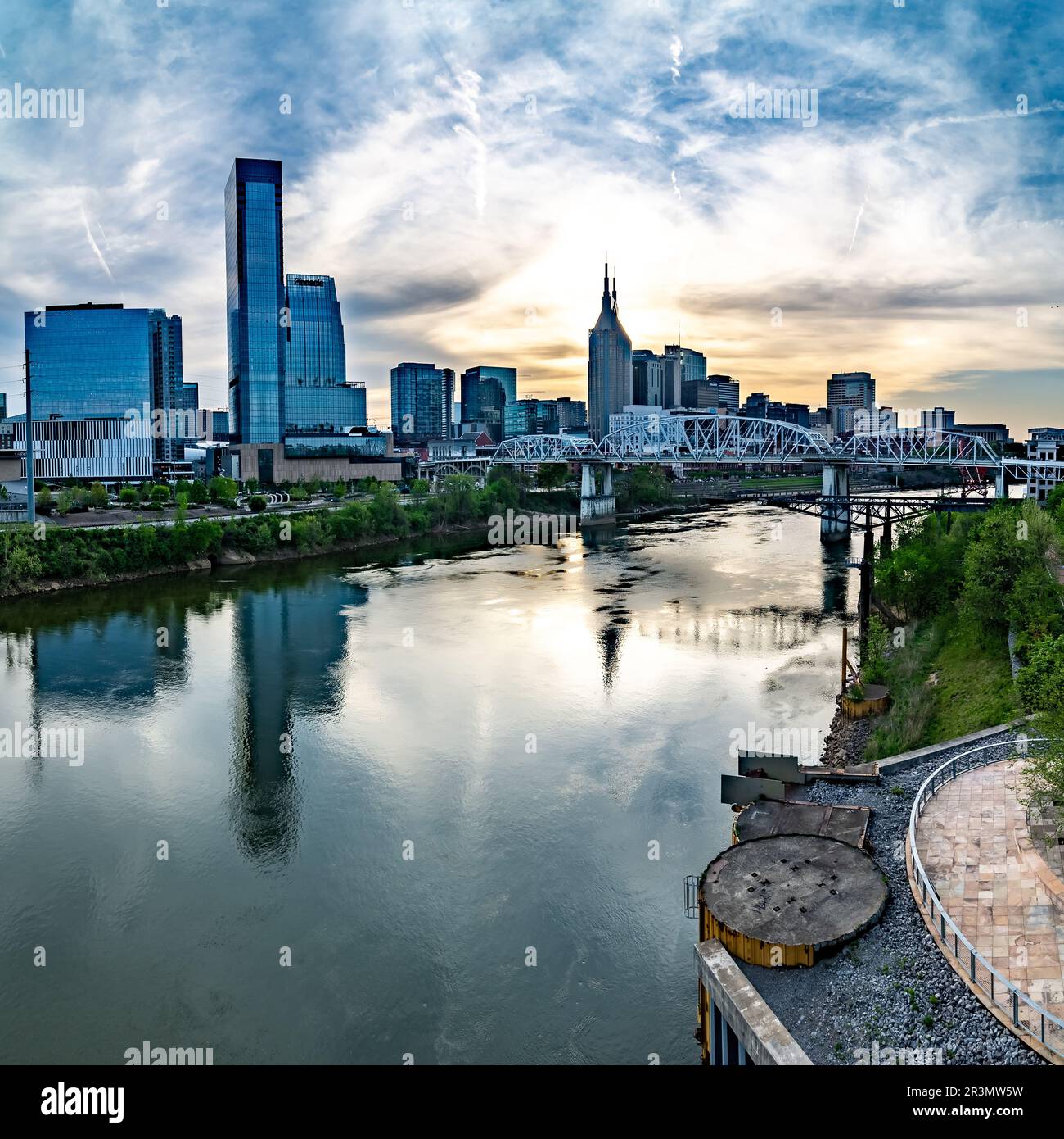 Die Skyline von Nashville Tennessee an der Shelby Street Bridge Stockfoto