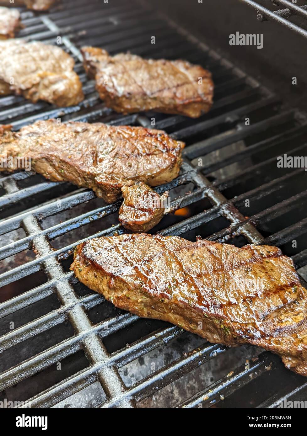 Gegrilltes Steak, Medium, selten für Familienessen Stockfoto