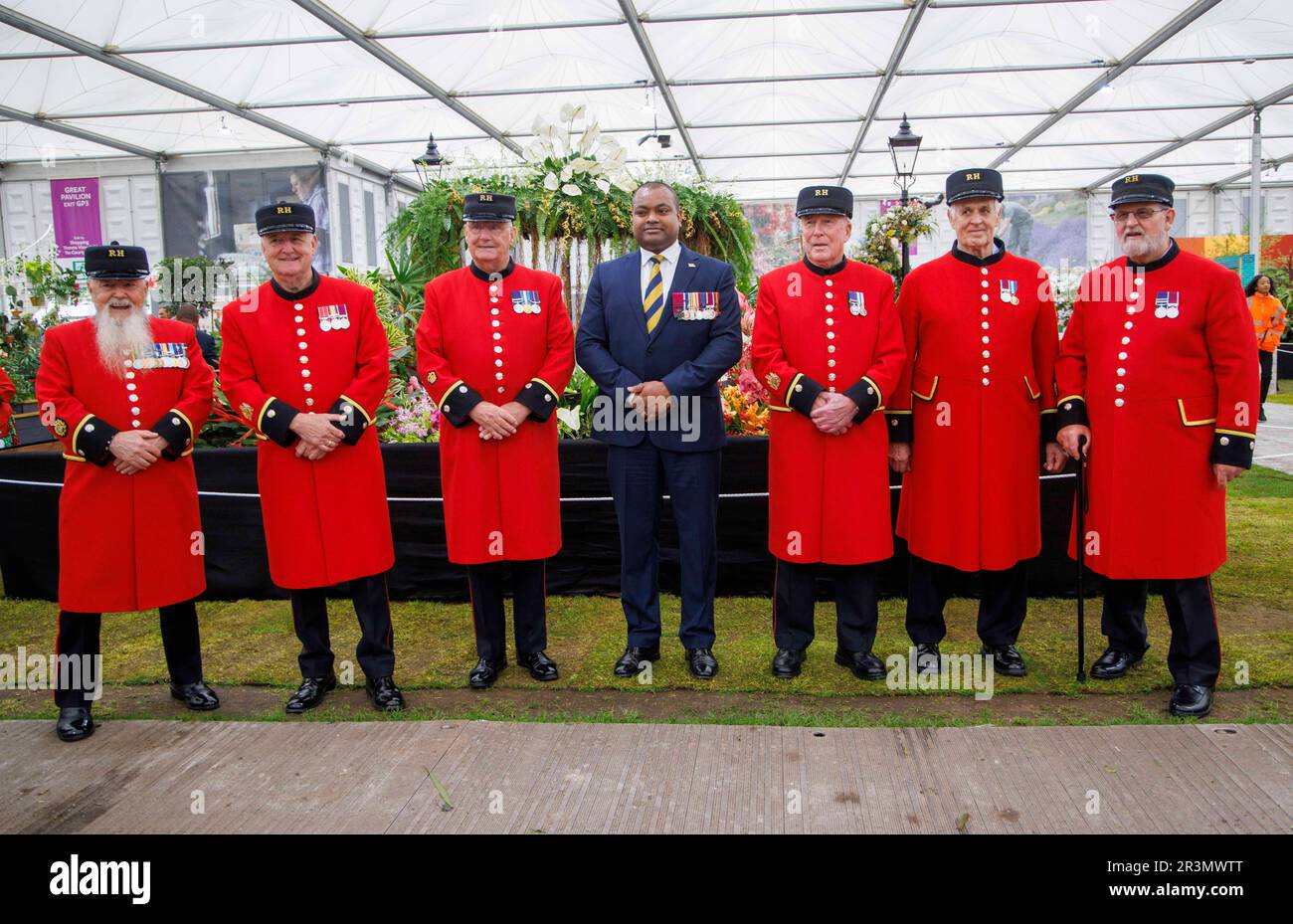 London, Großbritannien. 23. Mai 2023. Johnson Beharry verlieh den VC mit Chelsea Pensioners RHS Chelsea Flower Show. Kredit: Karl Black/Alamy Live News Stockfoto