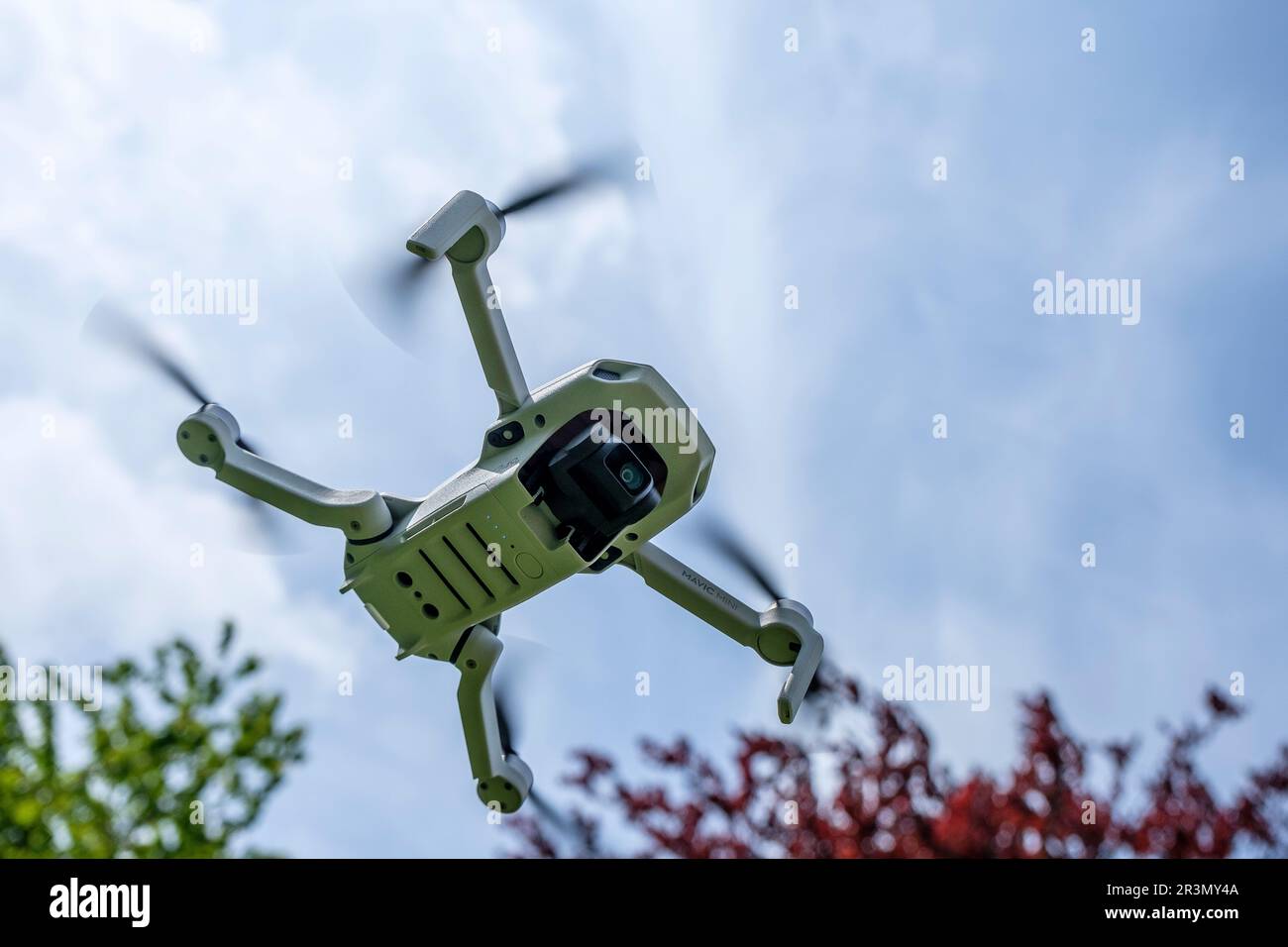 Drohne für die Allgemeinheit unter 250 Gramm - Keine Lizenz erforderlich | Drohne Grand public sous la Limite des 250 Gramm. Aucune Lizenz n'est requise Stockfoto