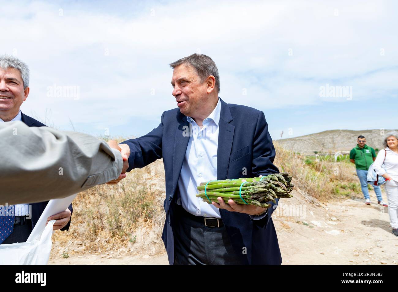 Luis Planas. Minister für Landwirtschaft, Fischerei, Ernährung und Umwelt Spaniens. Öffentliche Figur auf der Straße. Fotografie. MADRID, SPANIEN - MAI 23, Stockfoto