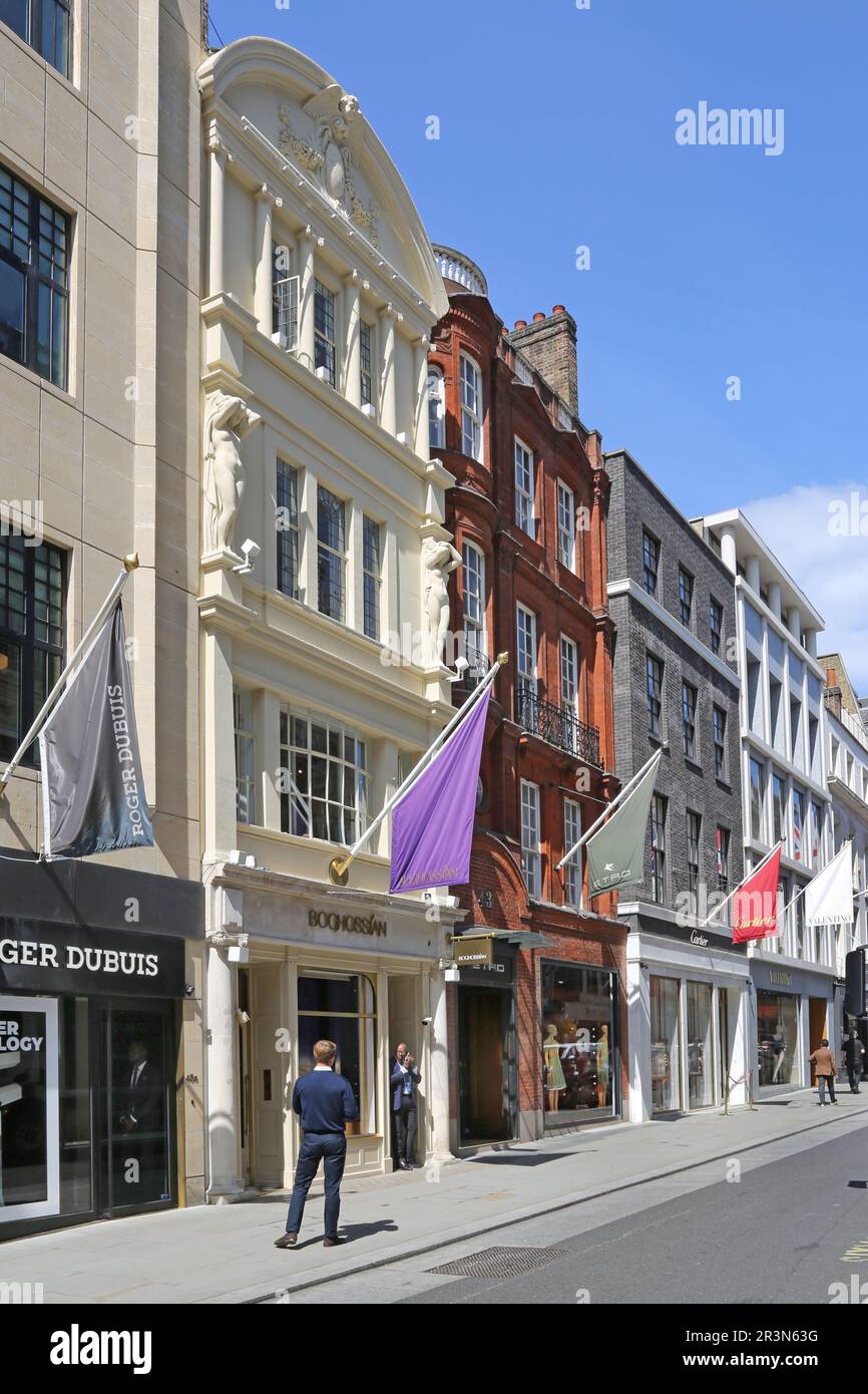 Luxuriöse Designerläden in der Londoner Old Bond Street, im Herzen des Stadtviertels Mayfair. Stockfoto