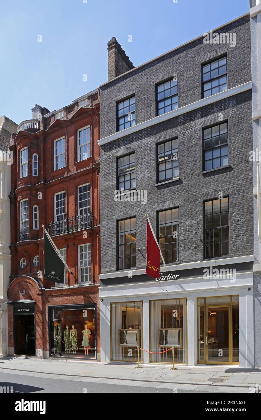 Etro (links) und Cartier (rechts) Designerläden in der Londoner Old Bond Street, im Herzen des wohlhabenden Stadtviertels Mayfair. Stockfoto