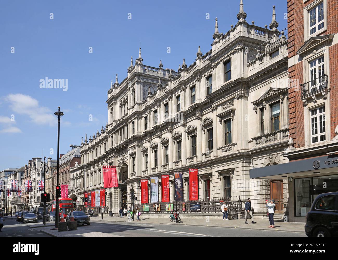 Royal Academy of Arts, Piccadilly, London, Großbritannien. Höhe der Hauptstraße. Stockfoto