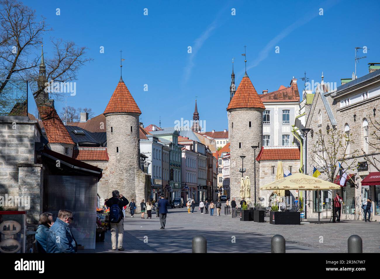 Wachtürme des Viru Gate, Haupteingang zu Vanalinn oder Altstadt von Tallinn, Estland Stockfoto