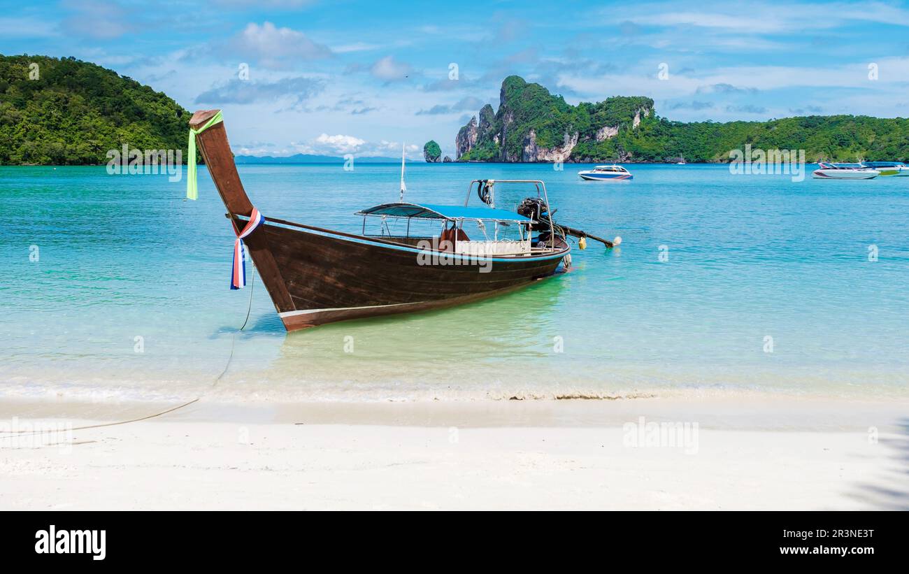 Koh Phi Phi Don Thailand, Langboot am Strand von Kho Phi Phi Don Thailand Stockfoto