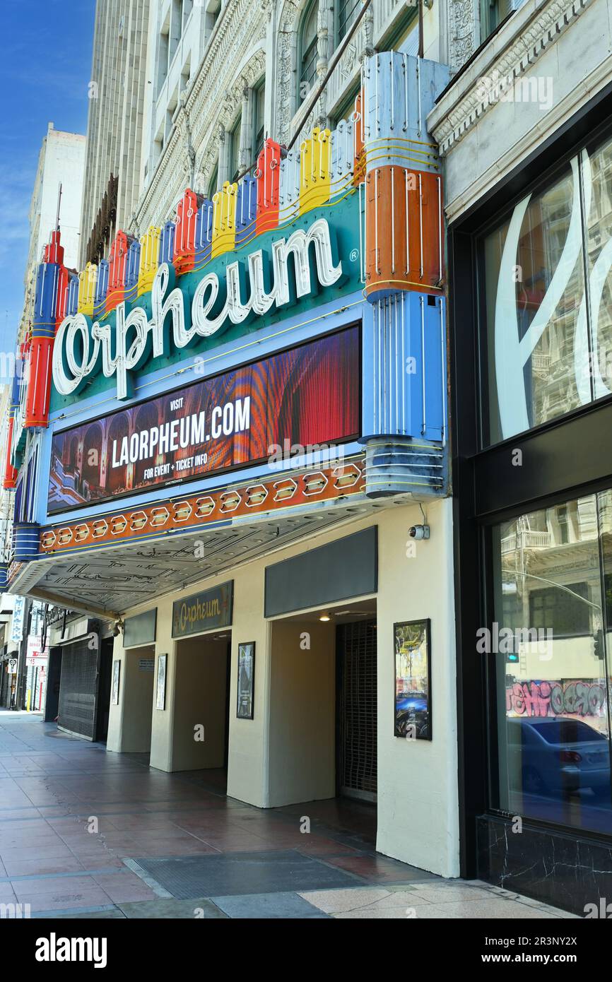 LOS ANGELES, KALIFORNIEN - 17. MAI 2023: Das Orpheum Theatre am Broadway in Downtown Los Angeles ist das am meisten restaurierte historische Filmpalast Stockfoto