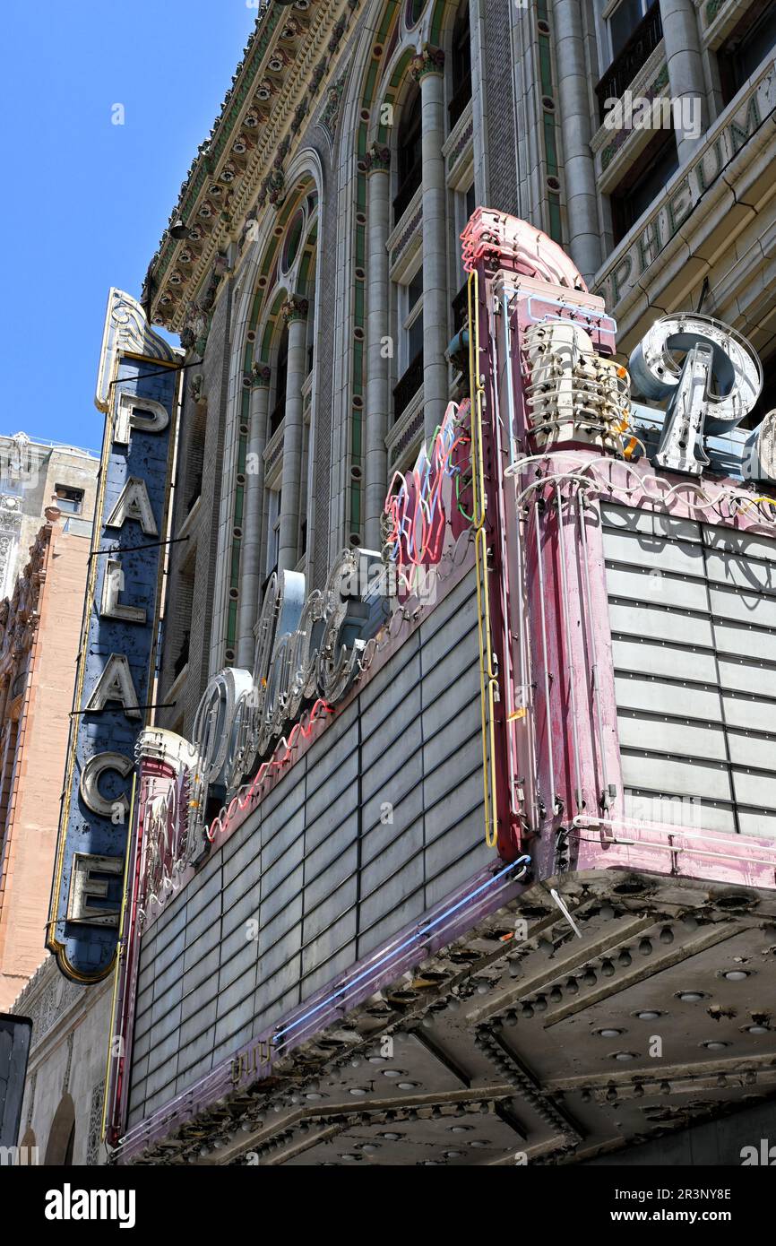 LOS ANGELES, KALIFORNIEN - 17. MAI 2023: Das Palace Theatre, eines der ältesten Theater in Los Angeles und das älteste verbleibende Original-Orpheum-Theater Stockfoto