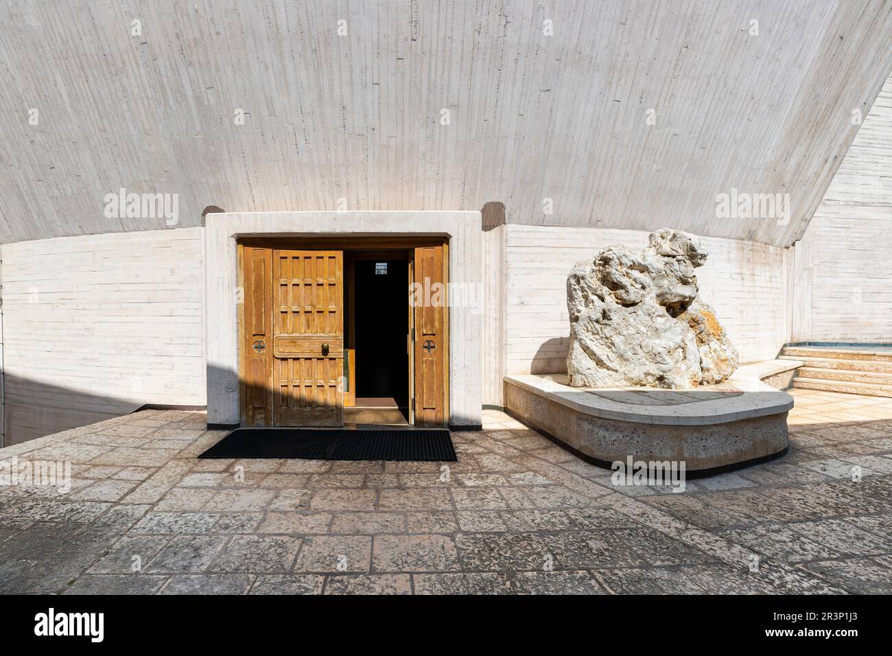 Italien Veneto Longarone - Monumentale Kirche Santa Maria Immacolata - Architekt Giovanni Michelucci Stockfoto