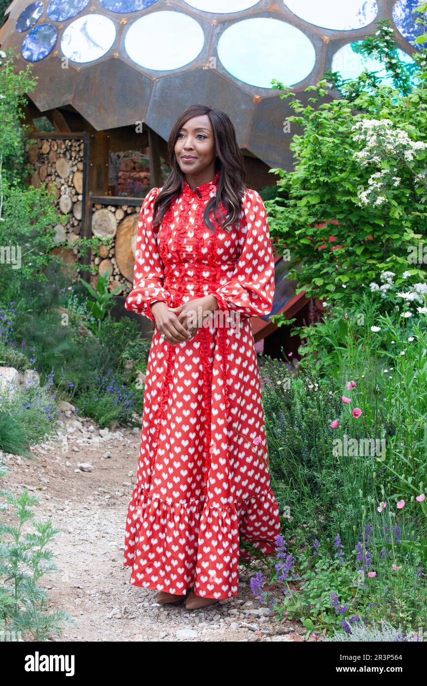 London, Großbritannien, 22. Mai 2023: Angelica Bell, Moderatorin der One Show, auf der Chelsea Flower Show. Anna Watson/Alamy Live News Stockfoto