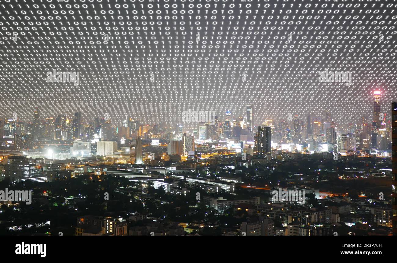 Eine Stadt, die durch den Binärcode abgedeckt ist. Konzept der drahtlosen Netzwerk- und Verbindungstechnologie Stockfoto