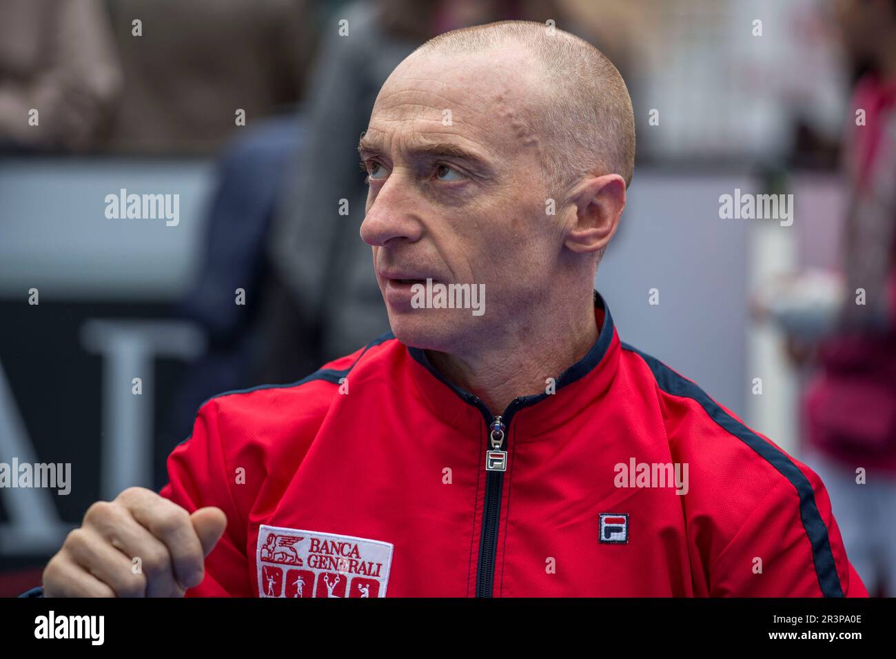 Oltre 500 Bambini giocano con le quattro Stelle dello Sport italiano: Adriano Panatta, Francesco Graziani, Andrea Lucchetta e Juri Chechi. Ich bin gleich wieder da Stockfoto