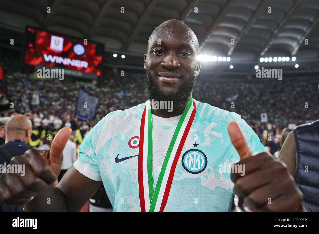 Rom, Italie. 24. Mai 2023. Romelu Lukaku von Internazionale feiert den Sieg am Ende des italienischen Pokals, Coppa Italia, Endspiel zwischen ACF Fiorentina und FC Internazionale am 24. Mai 2023 im Stadio Olimpico in Rom, Italien - Photo Federico Proietti/DPPI Credit: DPPI Media/Alamy Live News Stockfoto