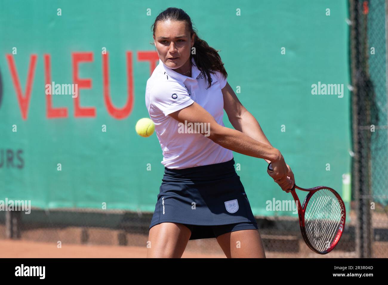 ZANDVOORT, NIEDERLANDE - MAI 24: Jasmijn Gimbrére von Baarn Lead Healthcare in Aktion während des Eredivisie Tennis Match zwischen T.C. Zandvoort und Baarn 1 im Tennispark De Glee am 24. Mai 2023 in Zandvoort, Niederlande (Foto: Kees Kuijt/Orange Pictures) Stockfoto