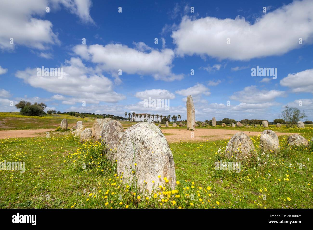 Conjunto de menhires, Crómlech de Levante, Monsaraz, Alentejo, Portugal. Stockfoto