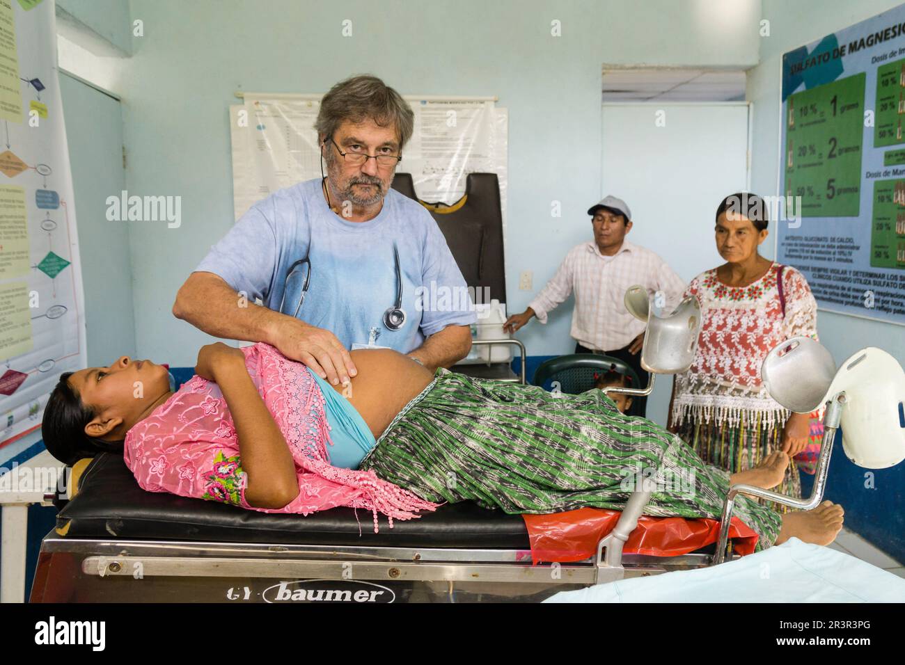 Revision de Embarazo, La Taña, Zona Reina, Uspantán, Quiche, Guatemala, Mittelamerika. Stockfoto