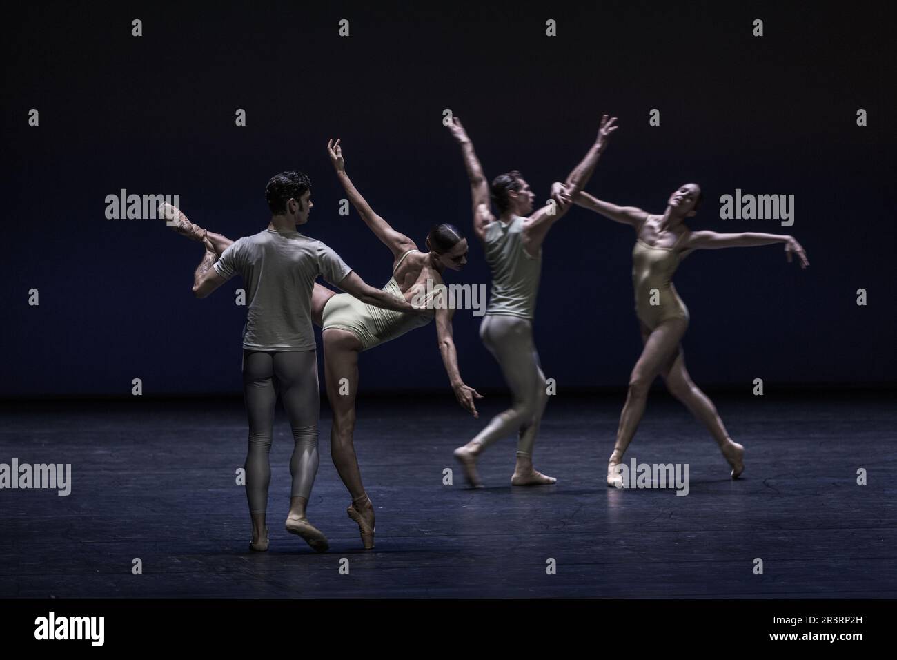 Stimmen - Ballett von David Dawson Stockfotografie - Alamy