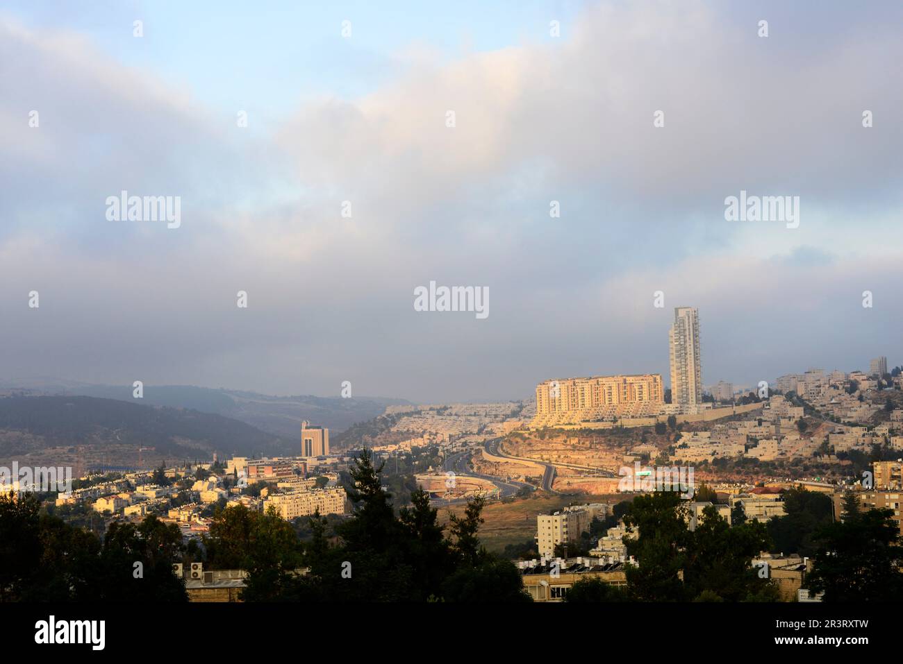 Blick auf das umstrittene Holyland-Projekt und die Malcha-Region im Südwesten von Jerusalem, Israel. Stockfoto