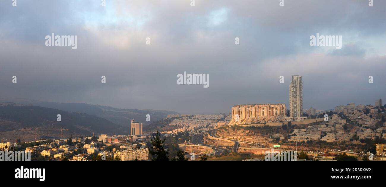 Blick auf das umstrittene Holyland-Projekt und die Malcha-Region im Südwesten von Jerusalem, Israel. Stockfoto