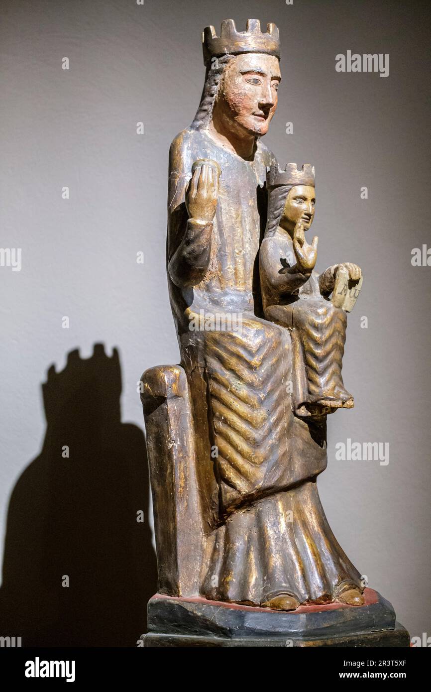 Mare de Deu aus der Ternelles-Zelle, 13.. Jahrhundert, spätromanische Schnitzerei, Eremitage von Cel.la Vella, pollensa Museum, Mallorca, Balearen, Spanien. Stockfoto