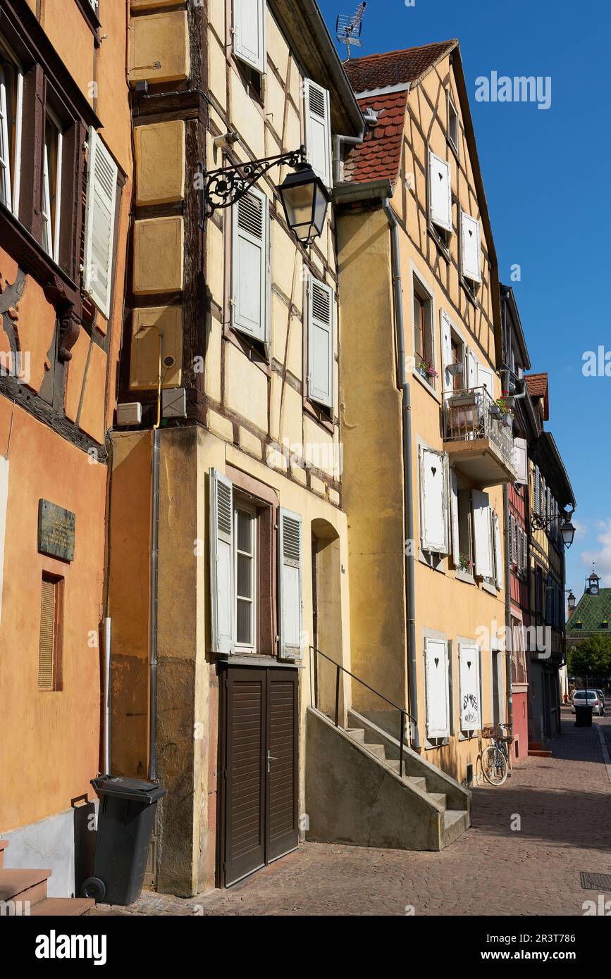 Historische Fachwerkhäuser in der malerischen mittelalterlichen Altstadt von Colmar in Frankreich Stockfoto