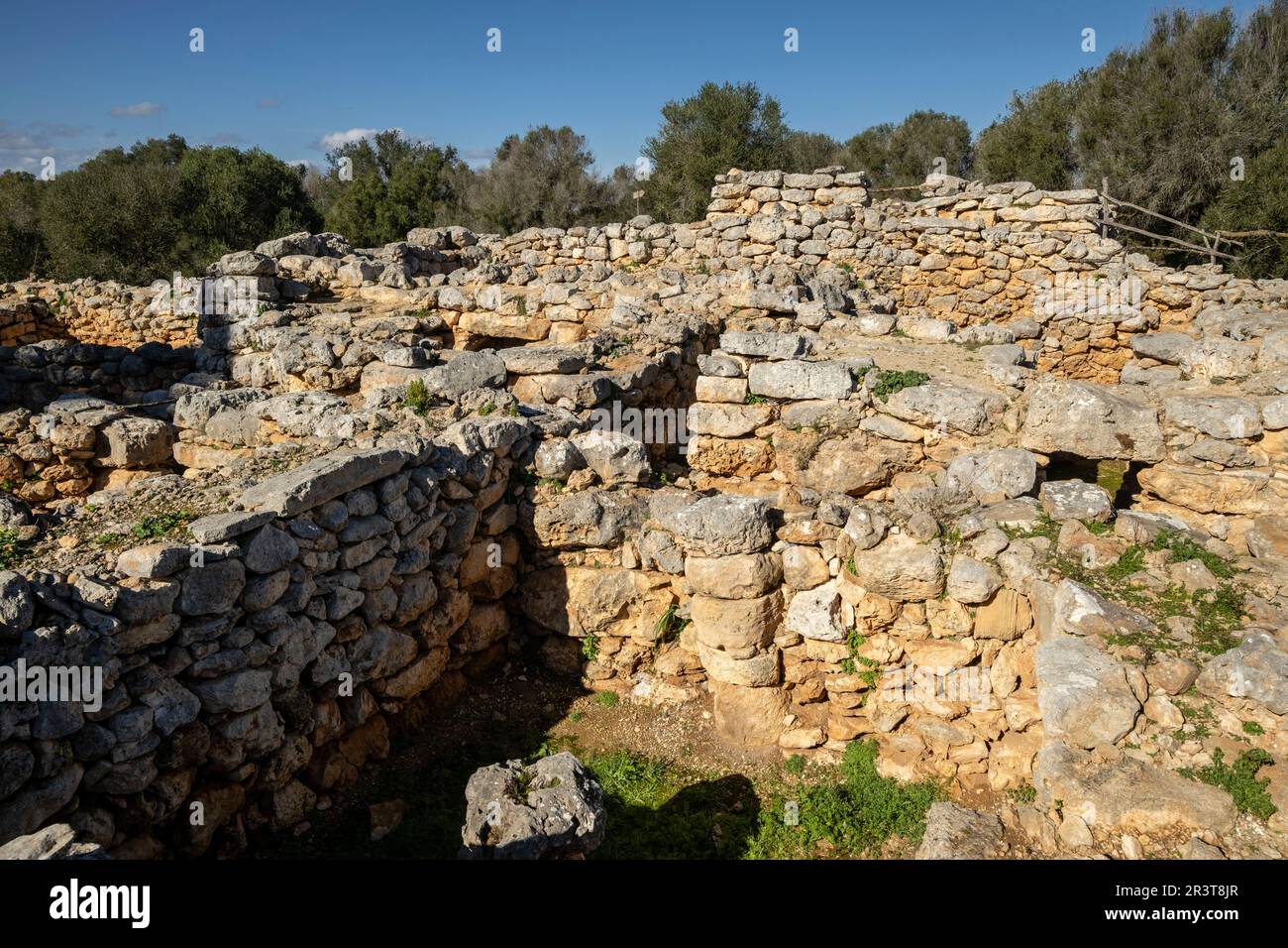 Features Unterkunftstyp prehistórico rectangulares, Conjunto de Capocorb Vell, Principios del Primer milenio ein. C. (Edad de Hierro), Monumento Histórico Artístico, Llucmajor, Mallorca, Balearen, Spanien. Stockfoto