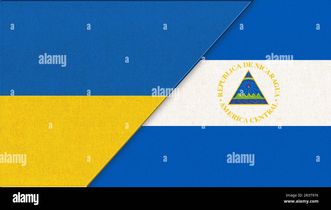 Flaggen der Ukraine und Nicaraguas. Ukrainische und nicaraguanische Staatssymbole. Fahne auf der Gewebeoberfläche. Fabr Stockfoto