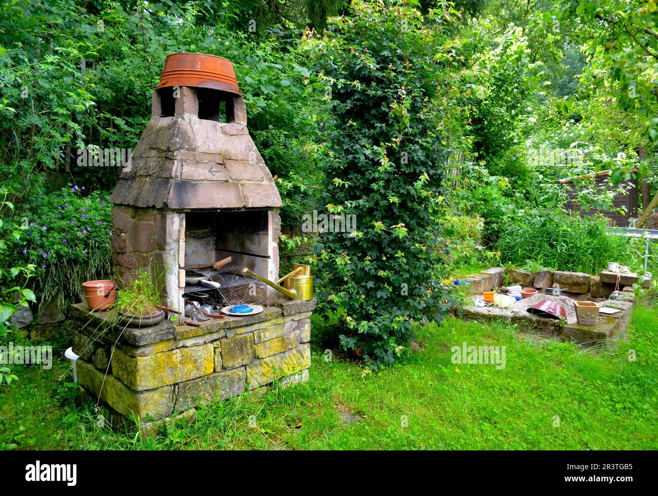 Grill oven garden -Fotos und -Bildmaterial in hoher Auflösung – Alamy