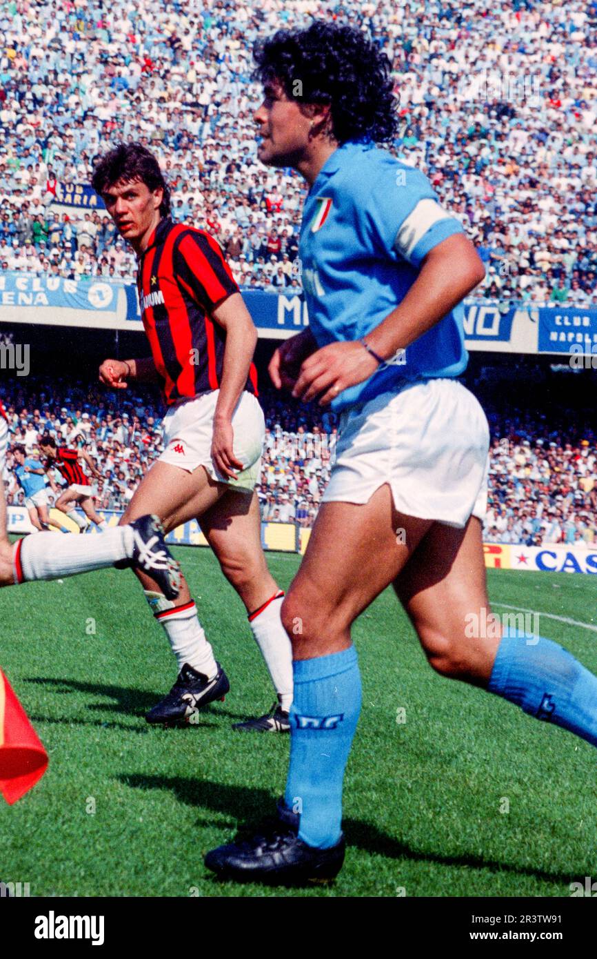 Paolo MALDINI (AC Mailand) beobachtet Diego Armando Maradona (SSC Neapel) Stockfoto
