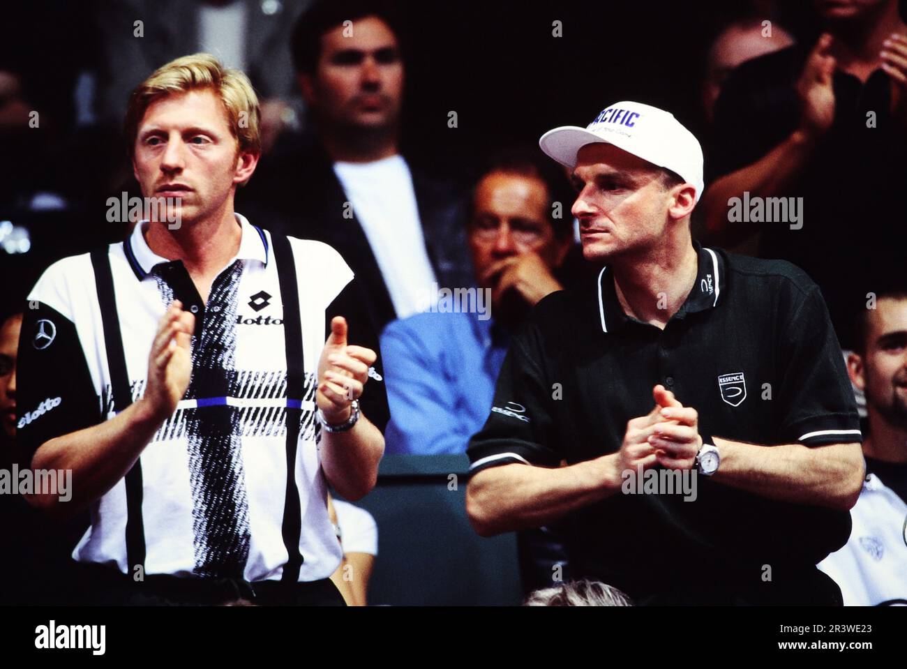 Boris Becker, deutscher Tennisspieler im Publikum am anfeuern. Stockfoto