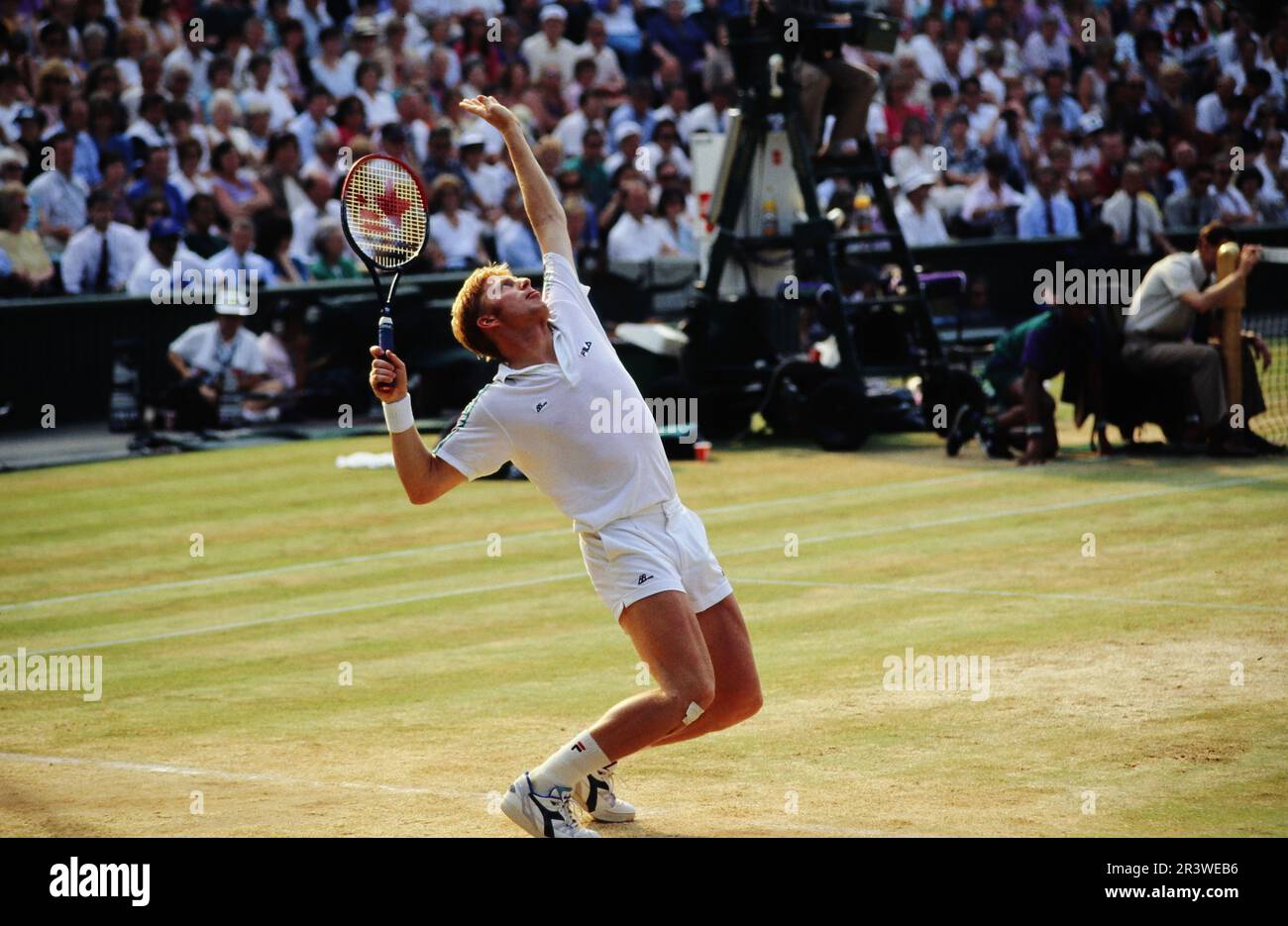 Boris Becker, deutscher Tennisspieler, auf dem Tennisplatz in Aktion. Stockfoto