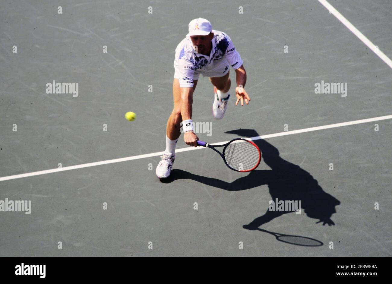 Boris Becker, deutscher Tennisspieler, auf dem Tennisplatz in Aktion. Stockfoto