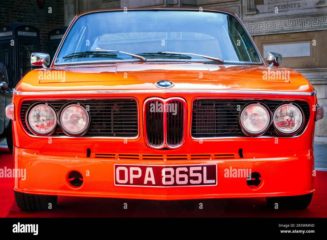 1972 BMW 3,0 CSL bei den Concours in Savile Row 2023. Oldtimer auf der berühmten Straße in London, Großbritannien Stockfoto