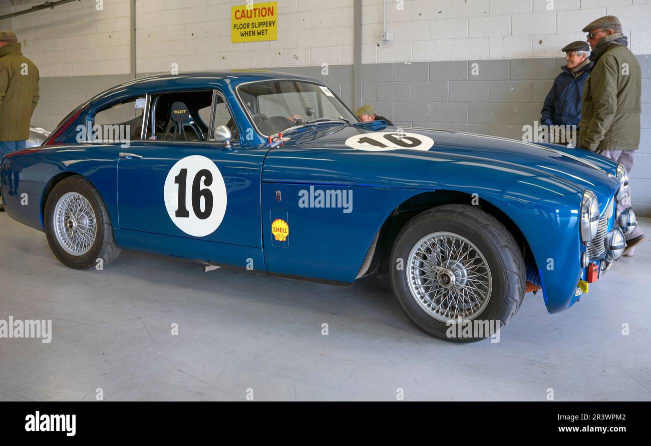 Aston Martin DB2 Oldtimer. 2023 VSCC Pomeroy Trophy Classic Cars Silverstone Circuit England Großbritannien Stockfoto