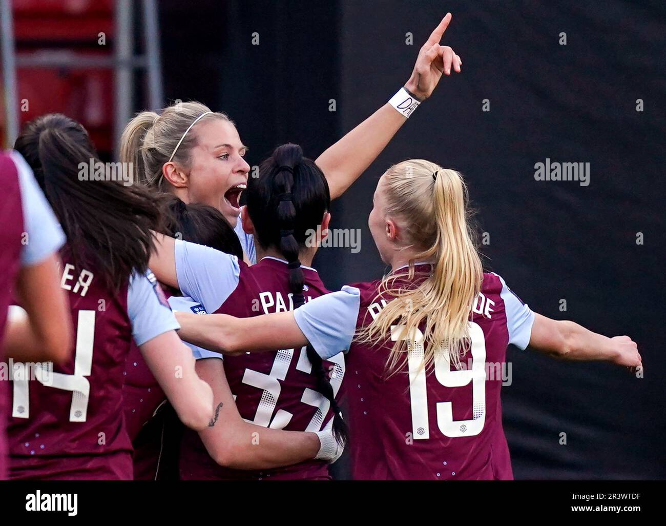 Dateifoto von 28-04-2023 von Rachel Daly von Aston Villa (zweite links), die die perfekte Debütsaison mit Villa hatte, als sie das Golden Boot Rennen anführt und in die letzte Runde der Spiele am Samstag mit 21 Toren geht. Ihre Form ist seit ihrem Beitritt zu Villa im letzten Sommer enorm beeindruckend und hat der englischen Managerin Sarina Wiegman vor der WM im Sommer große Kopfschmerzen bereitet. Ausgabedatum: Donnerstag, 25. Mai 2023. Stockfoto