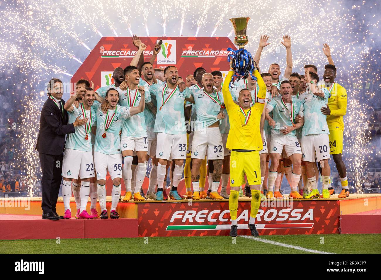 Rom, Italien - Mai 24 2023 - Fiorentina gegen f.c. Internazionale Finale Coppa Italia - Team, das nach f.c. internazionale die coppa italia Trophäe 2022-2023 gewann. Gutschrift: Kines Milano/Alamy Live News Stockfoto