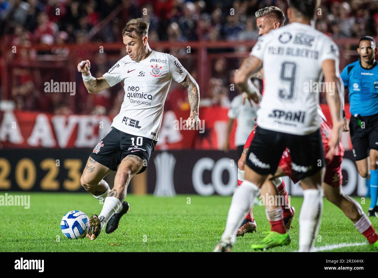 Buenos Aires, Argentinien. 24. Mai 2023. Roger Guedes von Corinthians in Aktion während des Copa CONMEBOL Libertadores 2023 Group E Match zwischen Argentinos Juniors und Corinthians im Diego Maradona Stadium. Endstand: Argentinos Juniors 0:0 Corinthians Credit: SOPA Images Limited/Alamy Live News Stockfoto