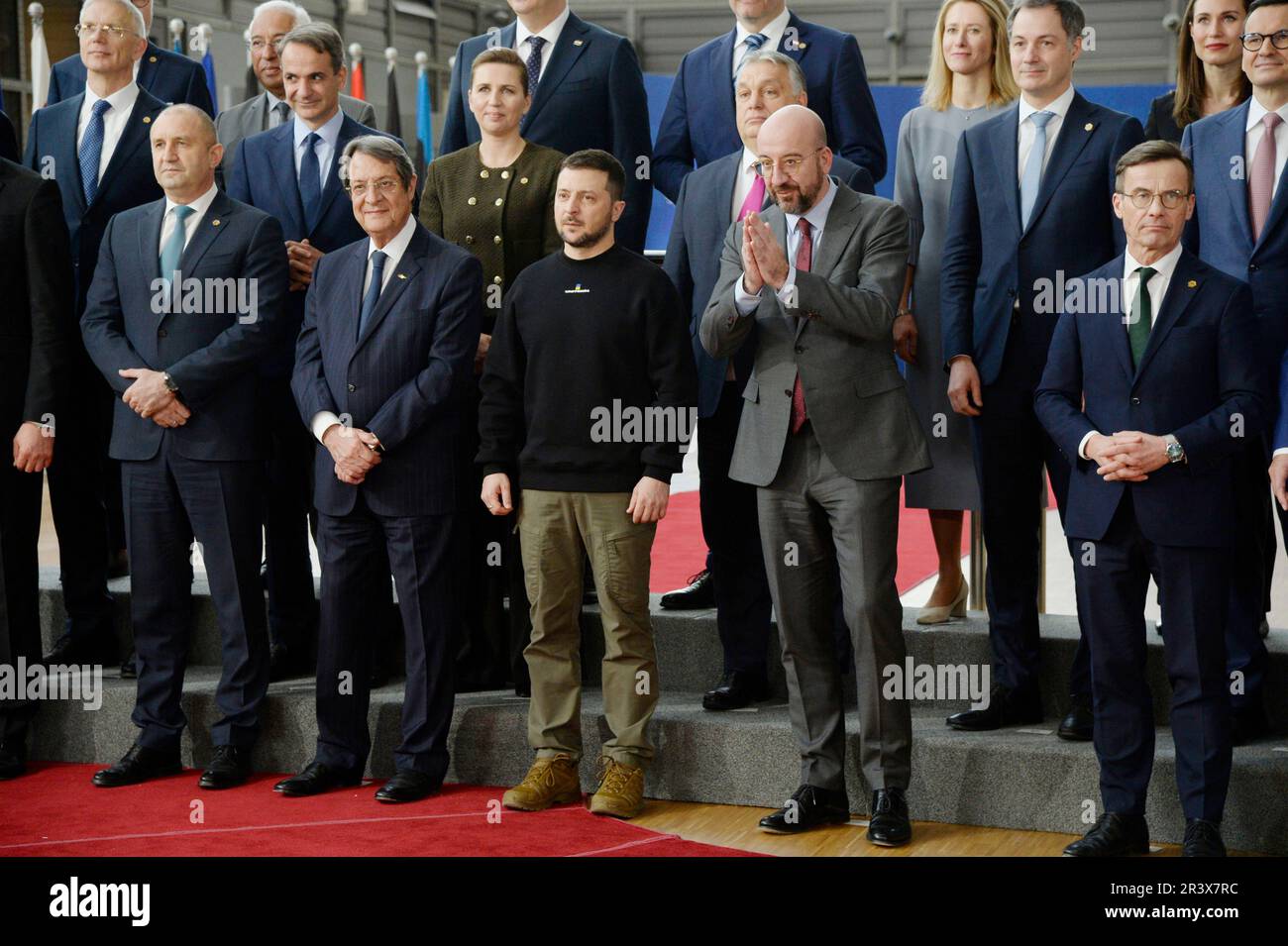 Belgien, Brüssel, 9. Februar 2023: Der ukrainische Präsident Volodymyr Zelensky wurde von den Staats- und Regierungschefs auf dem Europäischen Gipfel begrüßt. Die Ukraine hat sich um die EU beworben Stockfoto