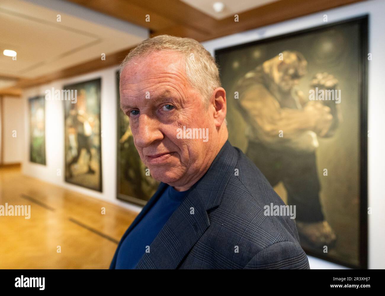 Edinburgh, Schottland, Großbritannien. 25. Mai 2023 Bilder aus der Pressevorschau der großen neuen Ausstellung des Künstlers Peter Howson im City Art Centre in Edinburgh. Die Ausstellung mit dem Titel „When the Apple Ripens: Howson at 65“ ist eine große Retrospektive eines der führenden Bildmaler des Vereinigten Königreichs. Die Ausstellung umfasst etwa 100 Werke aus der gesamten Karriere des Künstlers, viele davon noch nie zuvor in Schottland gesehen. Iain Masterton/Alamy Live News Stockfoto