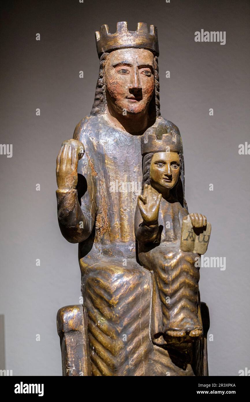 Mare de Deu aus der Ternelles-Zelle, 13.. Jahrhundert, spätromanische Schnitzerei, Eremitage von Cel.la Vella, pollensa Museum, Mallorca, Balearen, Spanien. Stockfoto