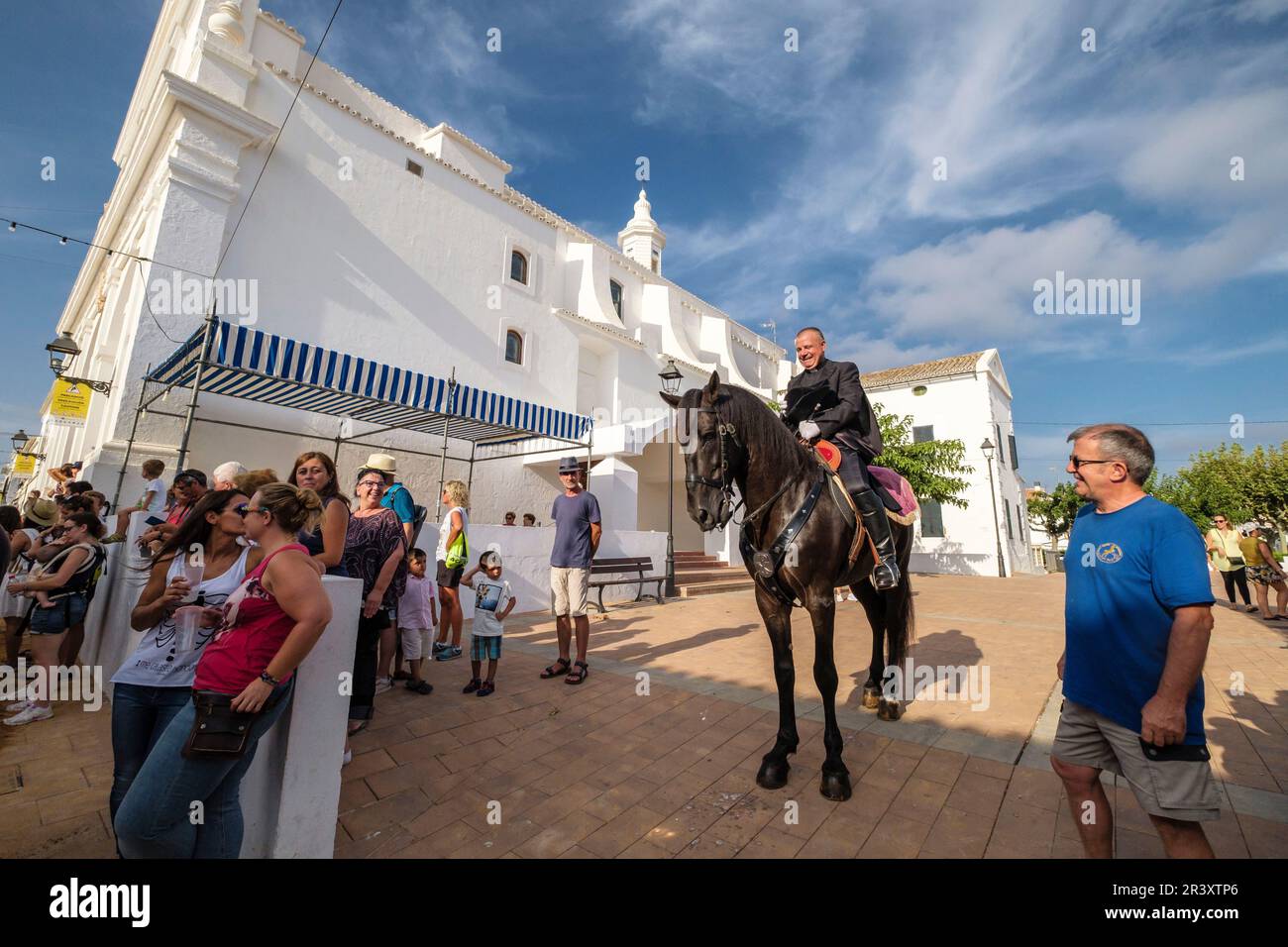 Colcada, cabalgada de recogimiento de Caixers, Fiestas de Sant Lluís, Iglesia Parroquial de Sant Lluís, Estilo neoclásico, realizada por el francés Antoine D'Allemand, siglo XVII, Menorca, Balearen, Spanien. Stockfoto