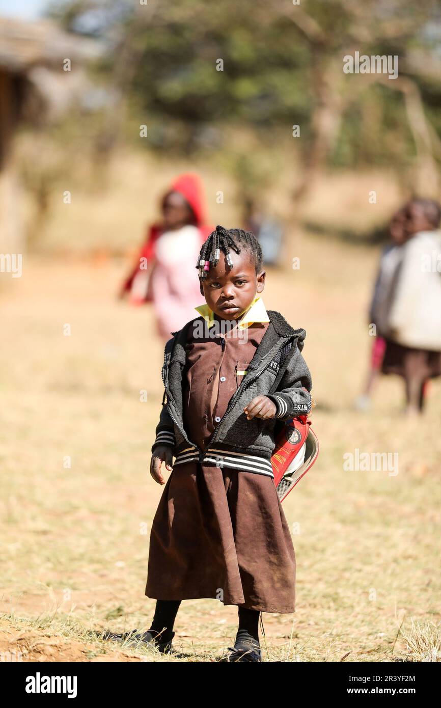 Am 25. Mai 2023 kamen Kinder zusammen, um den Internationalen Afrika-Tag in Lusaka, Sambia, zu feiern. An diesem Tag im Jahr 1963 stimmten 32 unabhängige afrikanische Länder in Addis Abeba einstimmig für die Resolution der Organisation der afrikanischen Einheit, die der erste Schritt zur Vereinigung der Länder nach der Entkolonialisierung war. Der Tag Afrikas ist ein Nationalfeiertag in allen Unterzeichnerländern, und dieser Anlass ist Ausdruck der Unabhängigkeit, der Zusammengehörigkeit, der Solidarität und der Zusammenarbeit der afrikanischen Länder bei der Erzielung besserer Lebensbedingungen und der Beseitigung aller Formen des Kolonialismus sowie der internationalen Zusammenarbeit und des Handelns Stockfoto