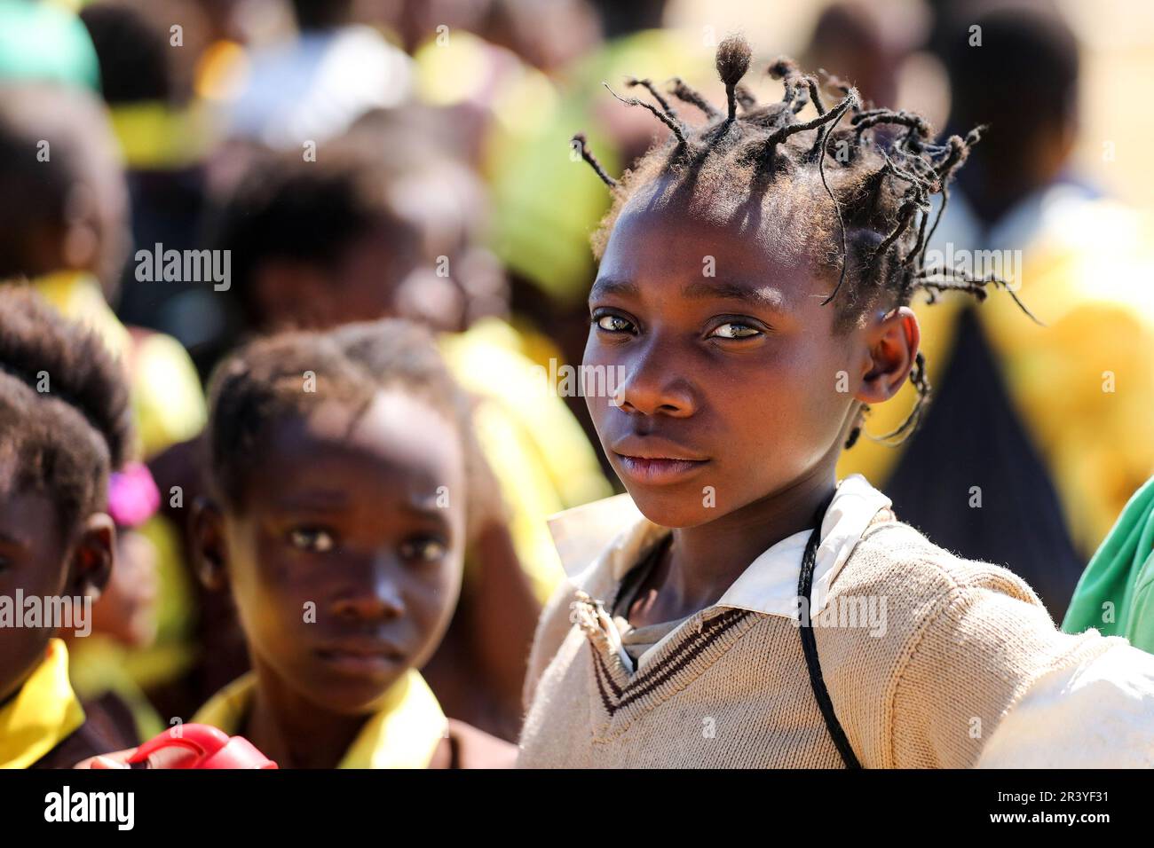 Am 25. Mai 2023 kamen Kinder zusammen, um den Internationalen Afrika-Tag in Lusaka, Sambia, zu feiern. An diesem Tag im Jahr 1963 stimmten 32 unabhängige afrikanische Länder in Addis Abeba einstimmig für die Resolution der Organisation der afrikanischen Einheit, die der erste Schritt zur Vereinigung der Länder nach der Entkolonialisierung war. Der Tag Afrikas ist ein Nationalfeiertag in allen Unterzeichnerländern, und dieser Anlass ist Ausdruck der Unabhängigkeit, der Zusammengehörigkeit, der Solidarität und der Zusammenarbeit der afrikanischen Länder bei der Erzielung besserer Lebensbedingungen und der Beseitigung aller Formen des Kolonialismus sowie der internationalen Zusammenarbeit und des Handelns Stockfoto