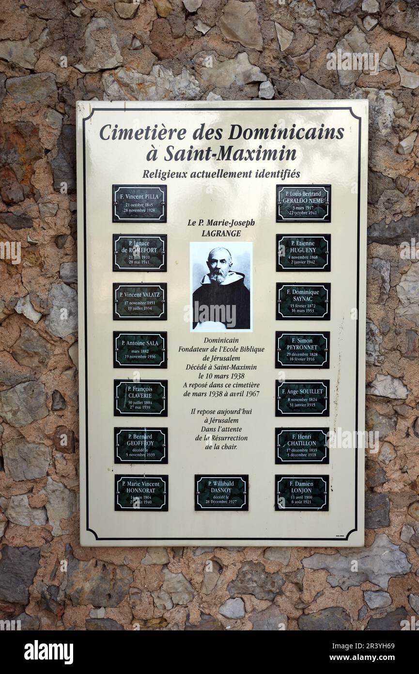 Informationstafel auf dem historischen Dominikanischen Friedhof, im Jardin de l'Enclos, Saint-Maximin-la-Sainte-Baume Provence Frankreich Stockfoto