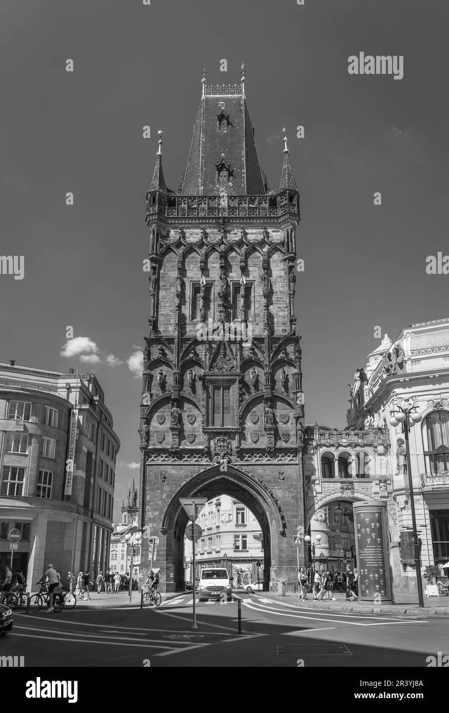 PRAG, TSCHECHISCHE REPUBLIK - Pulverturm, ein gotisches Stadttor in der Altstadt. Stockfoto