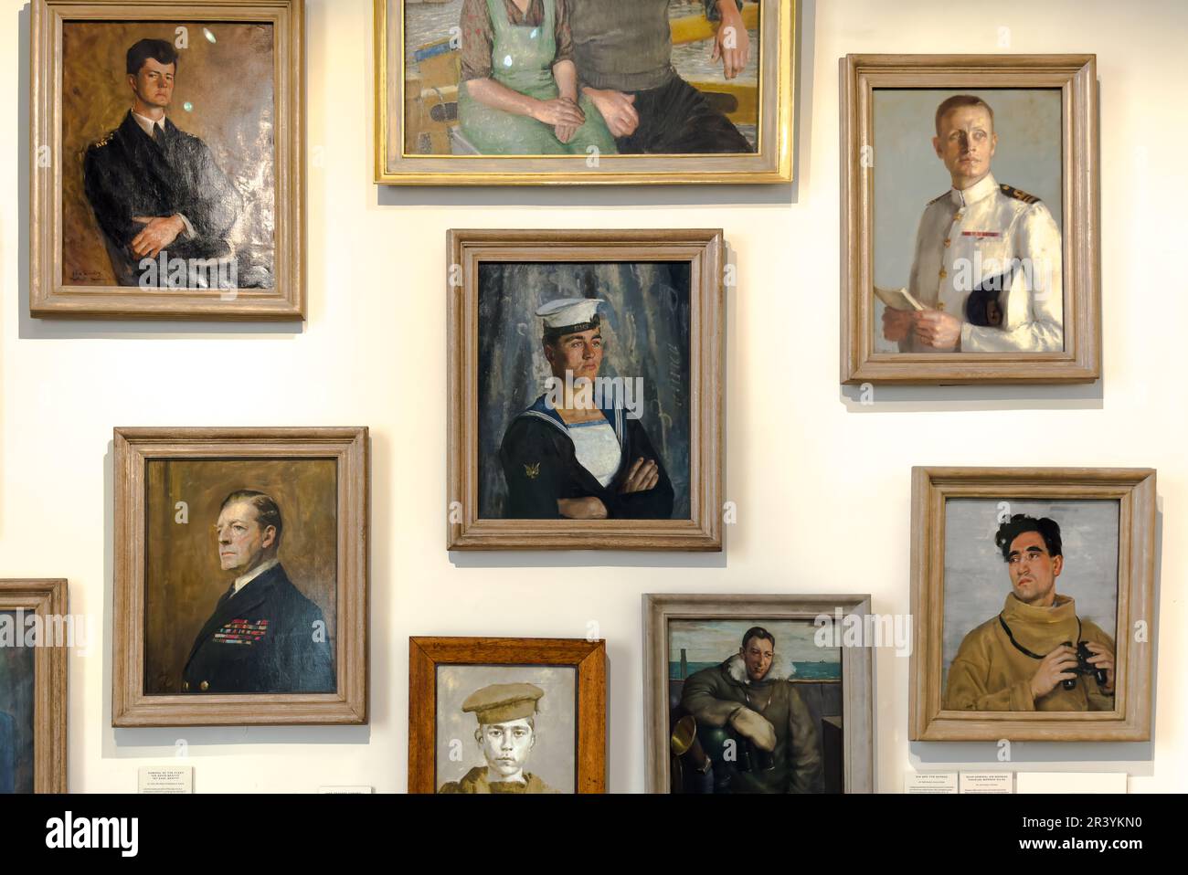 Seafarer Portraits, Queen's House Museum, Greenwich, London, Großbritannien. Eine Auswahl an Porträts von Seeleuten und Seeleuten aus dem 20. Jahrhundert. Stockfoto