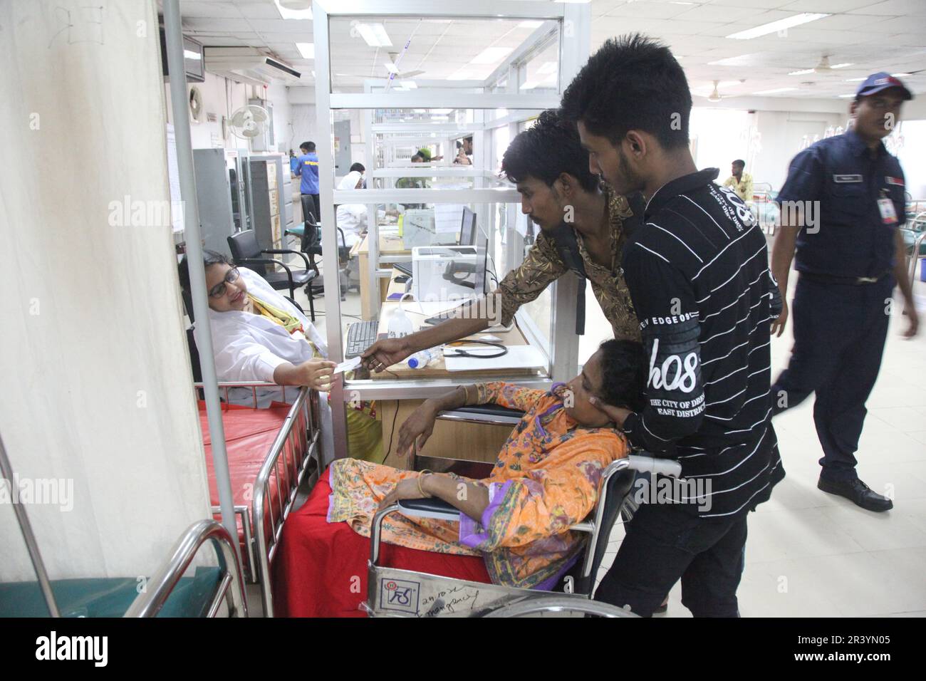 dhaka, Bangladesch. 09may, 2022. Menschen, die an Durchfall leiden, liegen im International Centre for Diarrhea Disease Research, Bangladesch (ICDDR, B) i. Stockfoto
